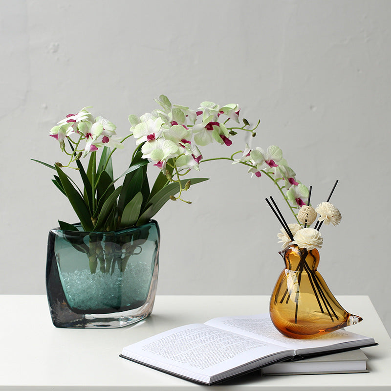 Thick flat vase