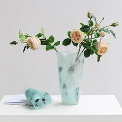 Magnetic powder vase