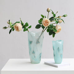 Magnetic powder vase