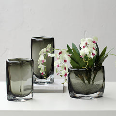 Thick flat vase