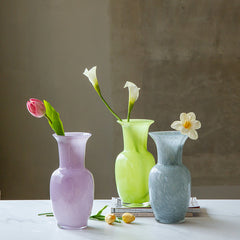 Porcelain powder vase