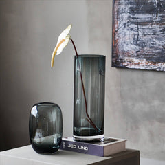 Thick-bottomed vase