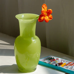 Porcelain powder vase