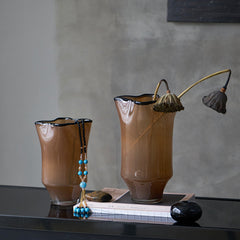 Black edge vase